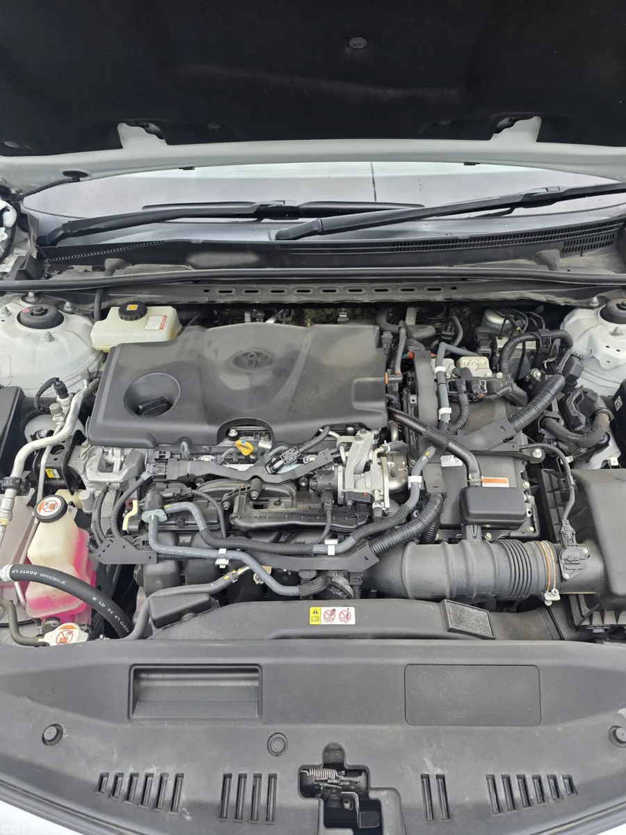 Toyota Camry Saloon, Petrol Hybrid, 2019, White