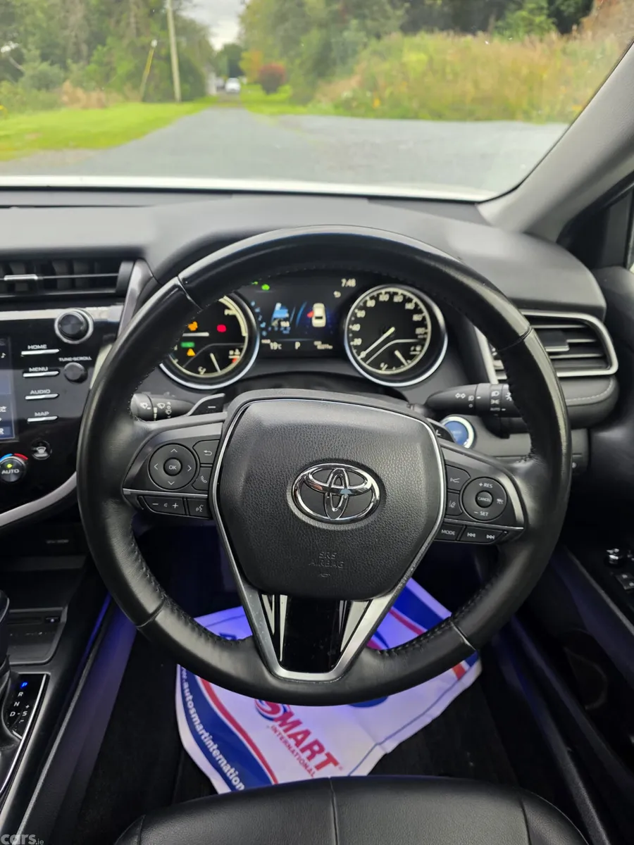 Toyota Camry Saloon, Petrol Hybrid, 2019, White