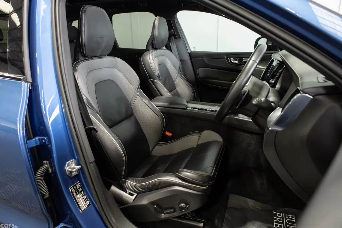 Volvo XC60 SUV, Diesel, 2020, Blue