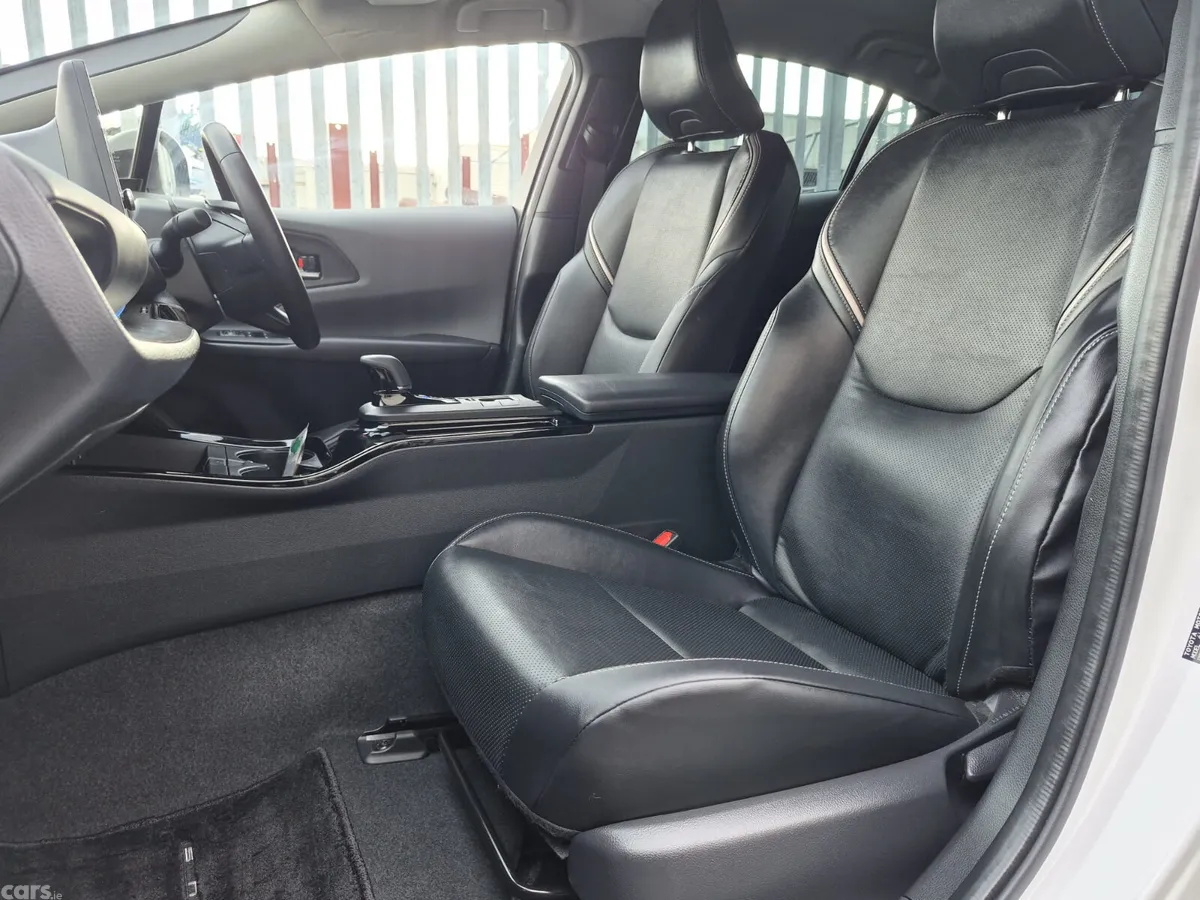Toyota Prius Hatchback, Petrol Hybrid, 2024, White