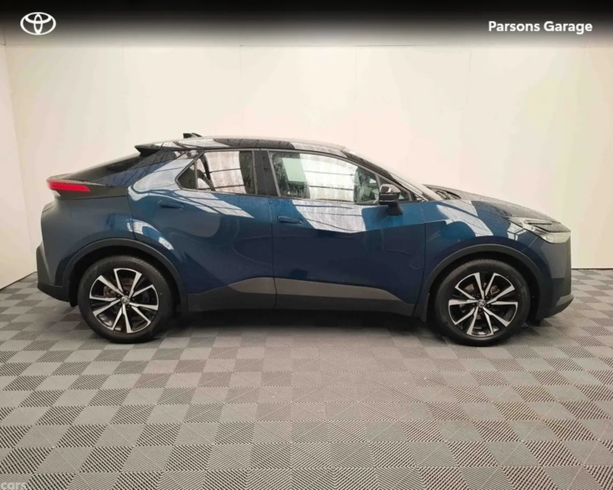 Toyota C-HR SUV, Petrol Hybrid, 2024, Blue