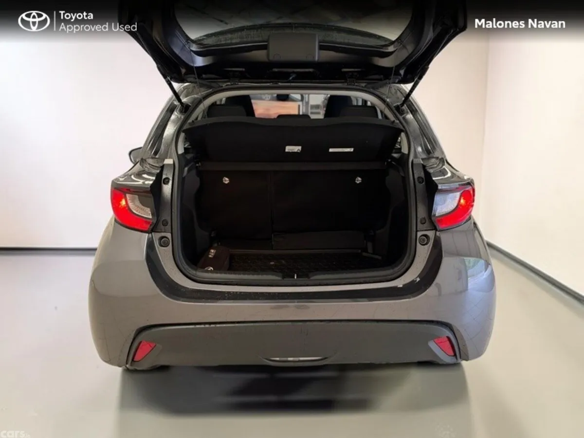 Toyota Yaris Hatchback, Petrol Hybrid, 2023, Grey