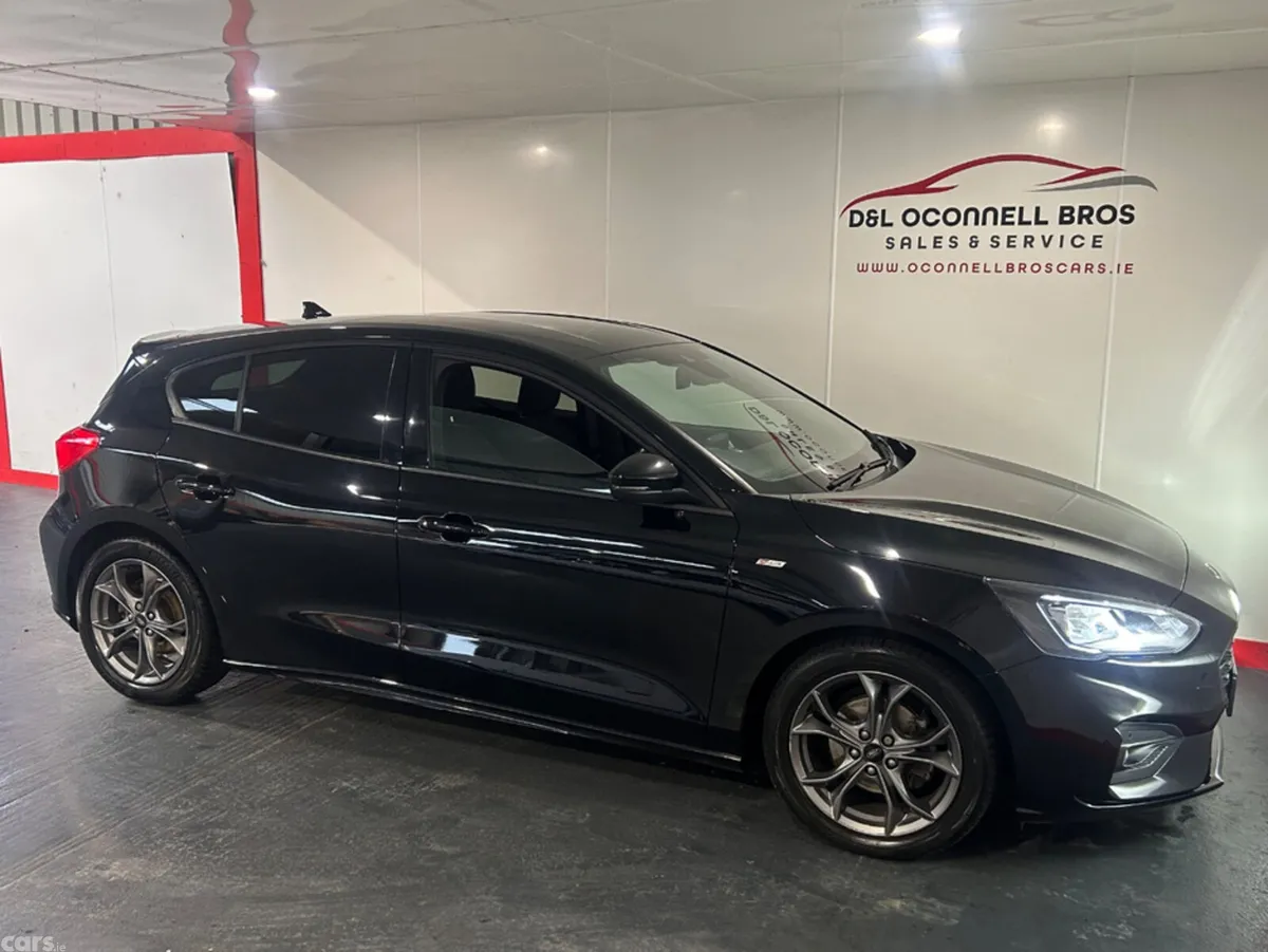 Ford Focus Hatchback, Diesel, 2022, Black