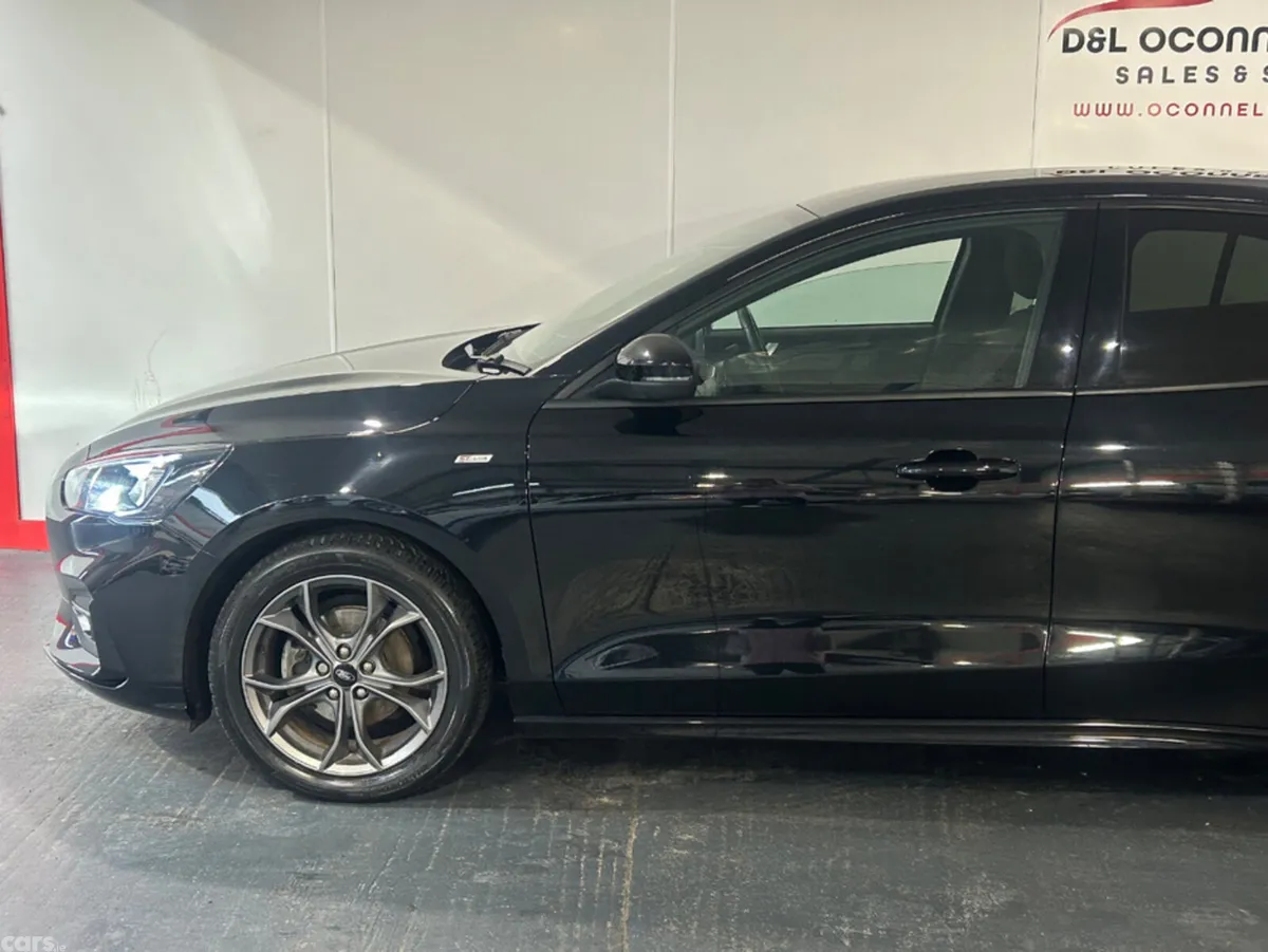 Ford Focus Hatchback, Diesel, 2022, Black