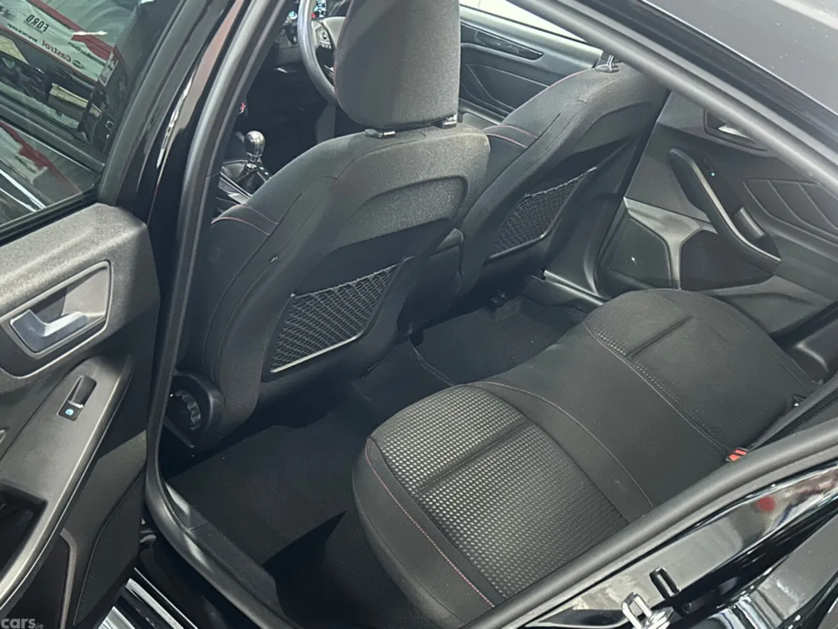 Ford Focus Hatchback, Diesel, 2022, Black