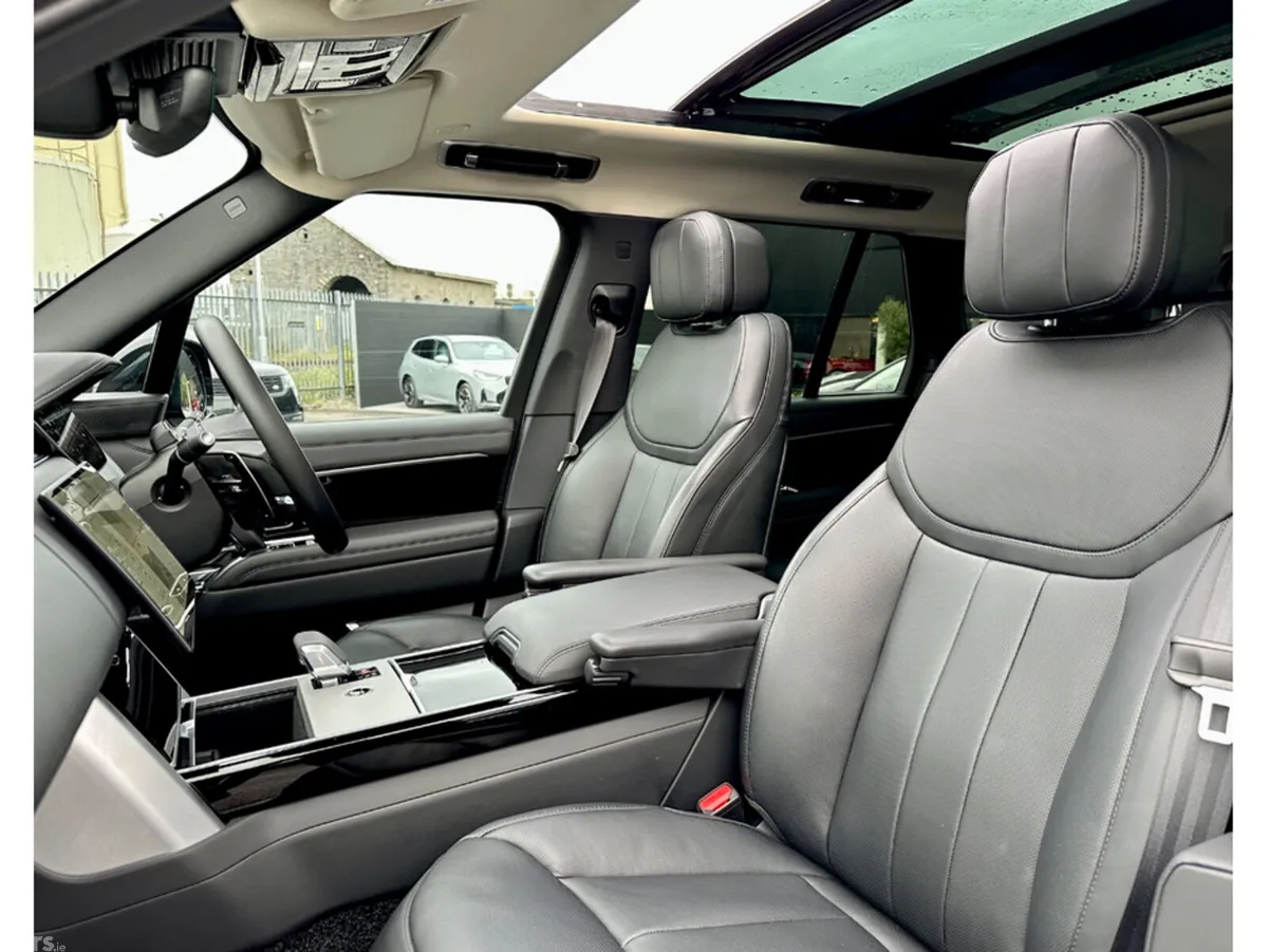 Land Rover Range Rover Estate, Petrol Hybrid, 2026, Black