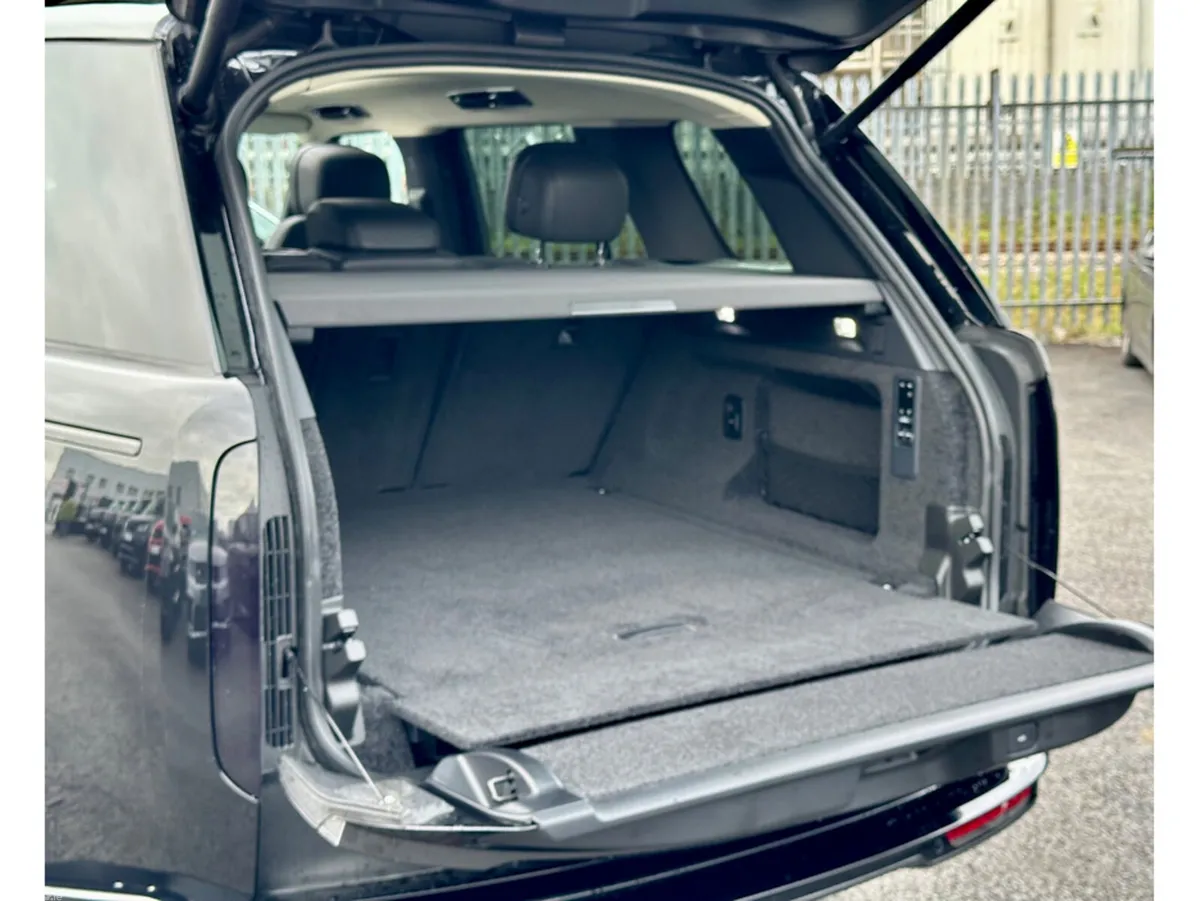 Land Rover Range Rover Estate, Petrol Hybrid, 2026, Black