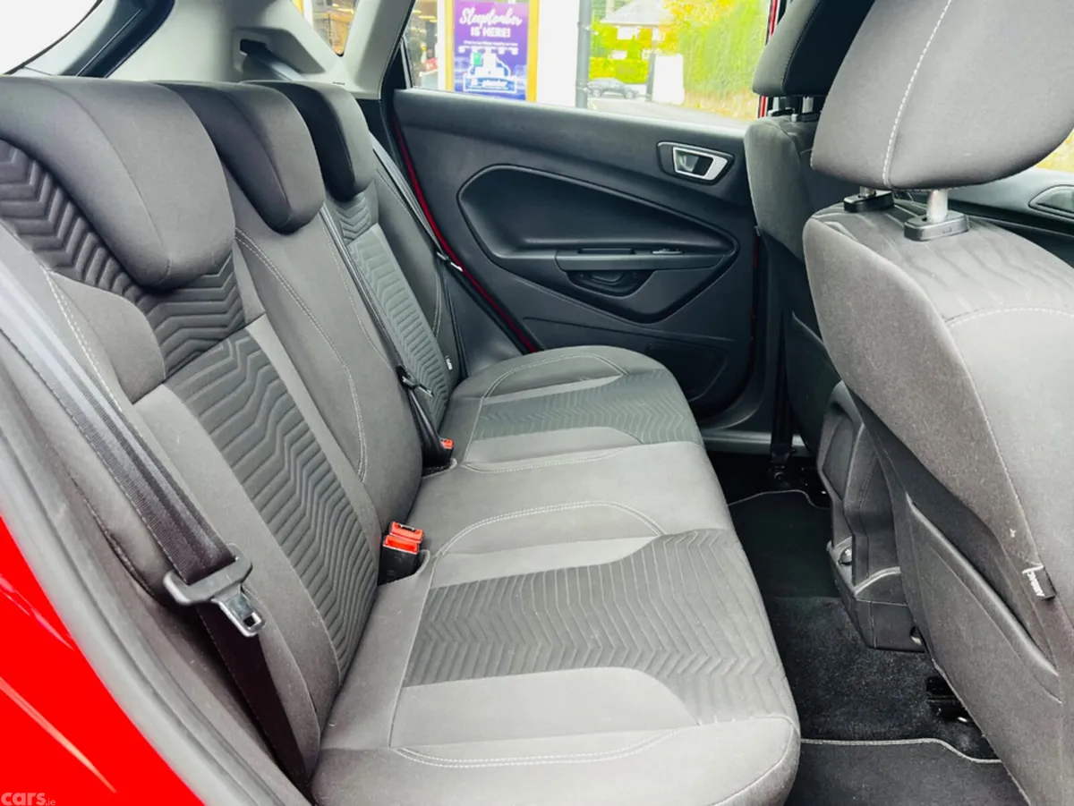 Ford Fiesta Hatchback, Petrol, 2015, Red