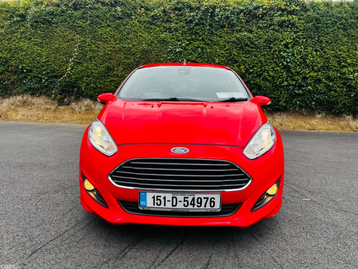 Ford Fiesta Hatchback, Petrol, 2015, Red