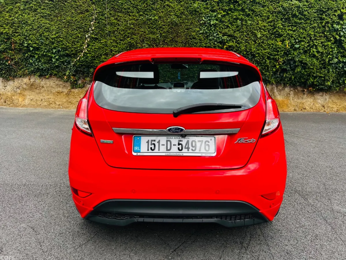 Ford Fiesta Hatchback, Petrol, 2015, Red
