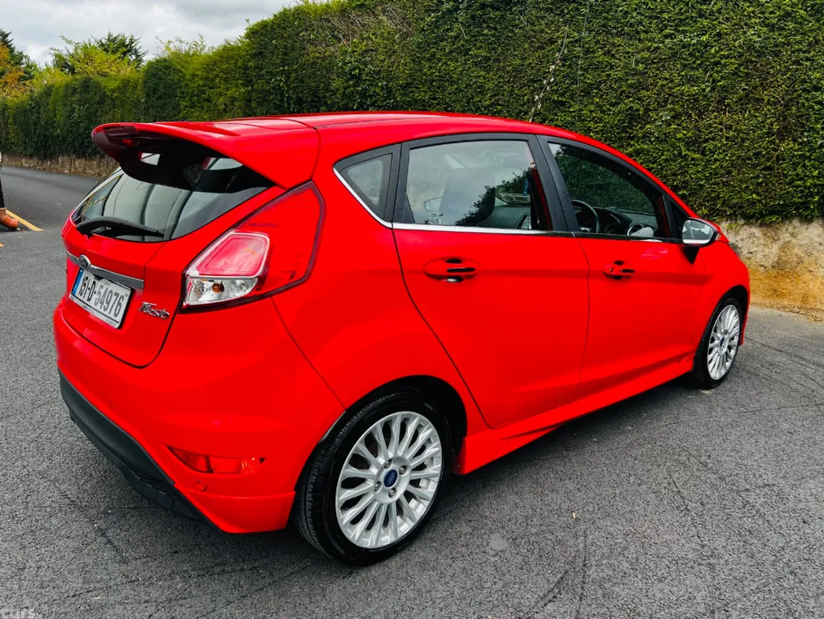 Ford Fiesta Hatchback, Petrol, 2015, Red