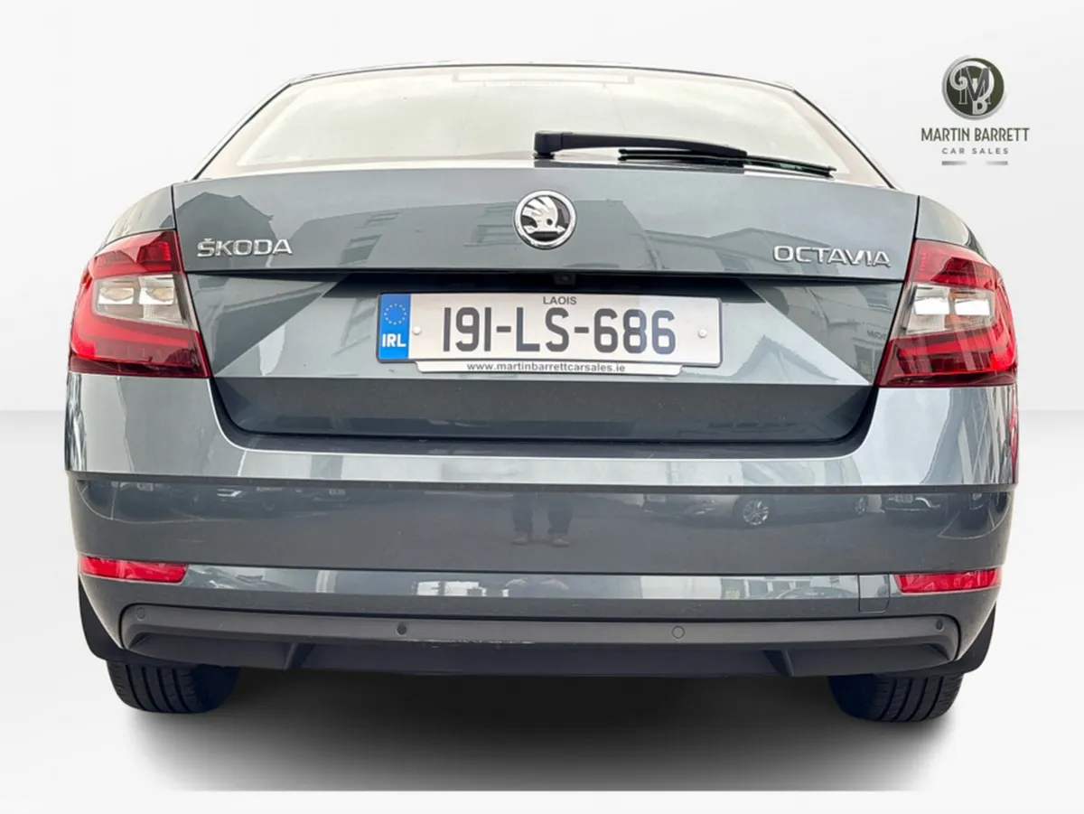Skoda Octavia Hatchback, Petrol, 2019, Grey