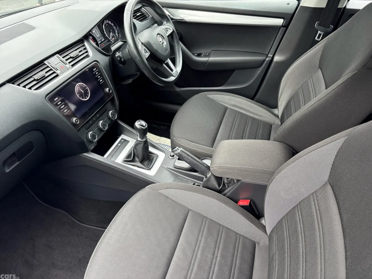 Skoda Octavia Hatchback, Petrol, 2019, Grey