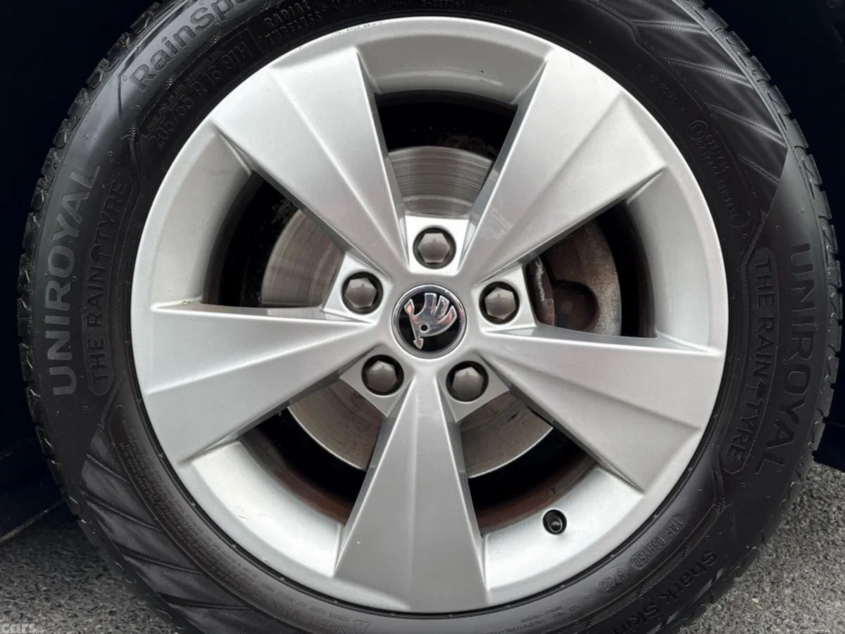 Skoda Octavia Hatchback, Petrol, 2019, Grey