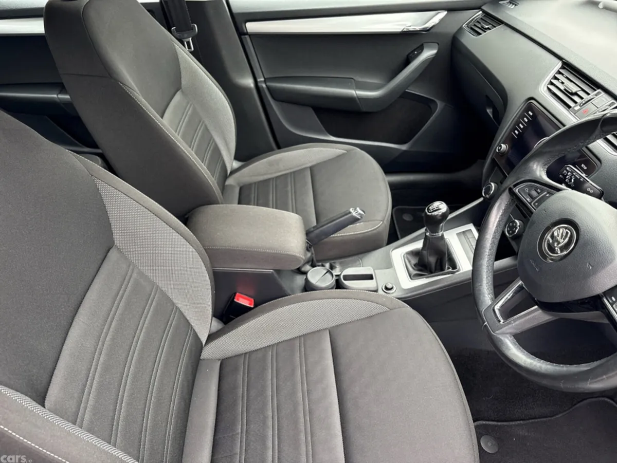 Skoda Octavia Hatchback, Petrol, 2019, Grey