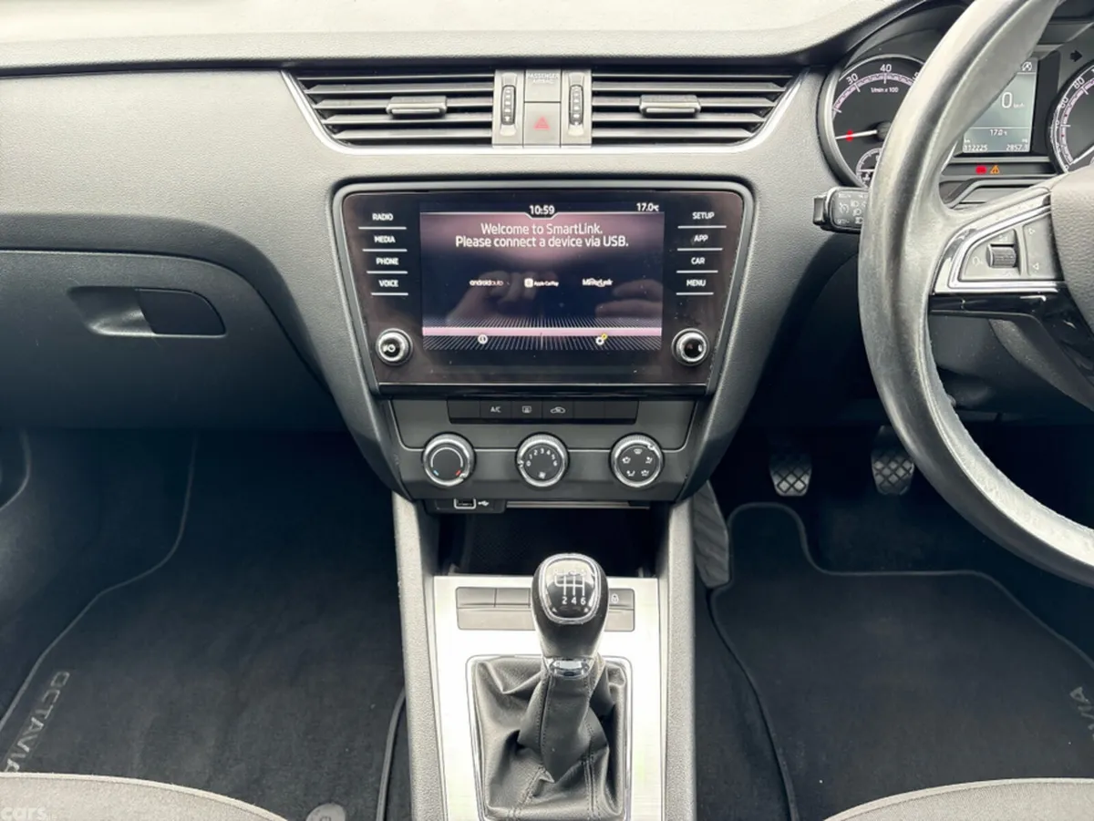 Skoda Octavia Hatchback, Petrol, 2019, Grey