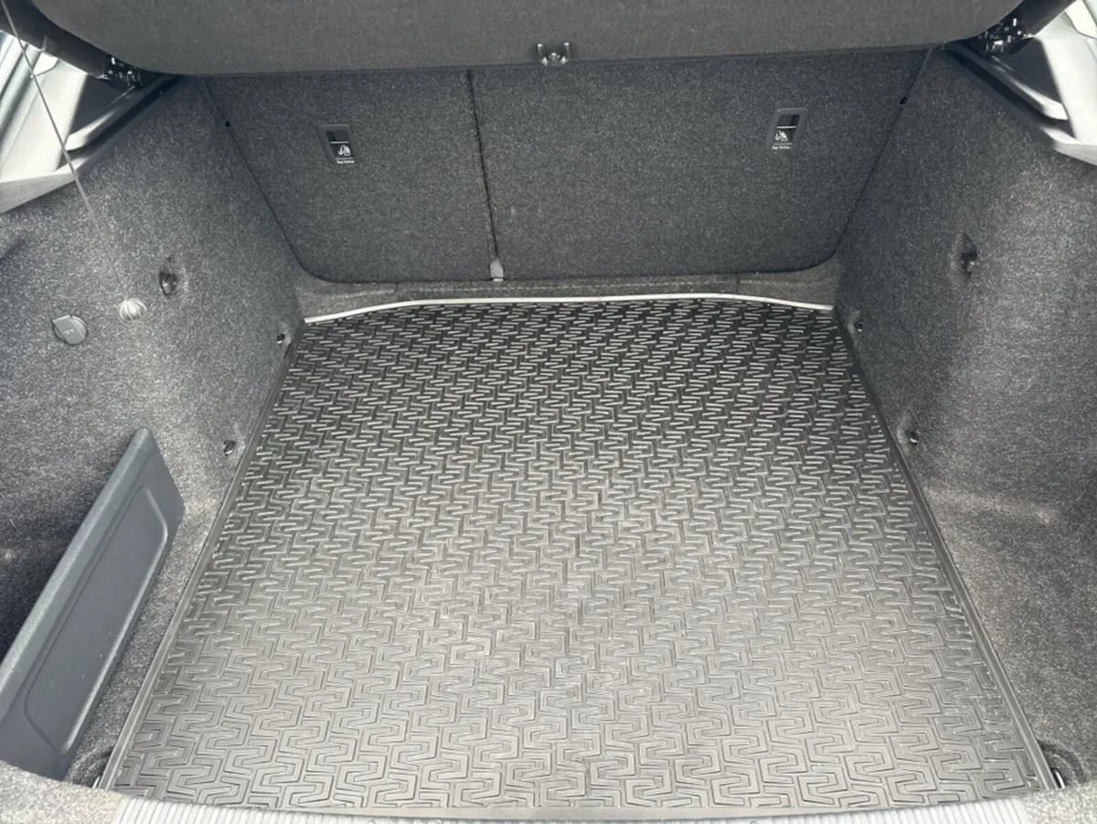 Skoda Octavia Hatchback, Petrol, 2019, Grey