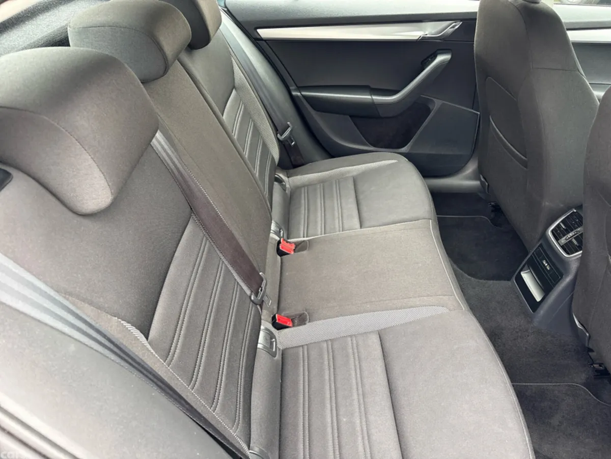 Skoda Octavia Hatchback, Petrol, 2019, Grey