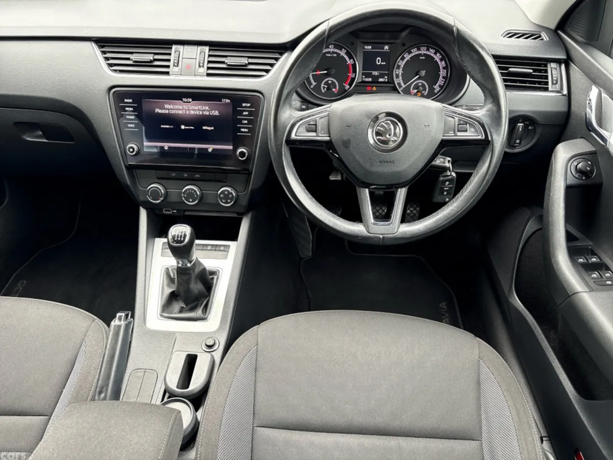Skoda Octavia Hatchback, Petrol, 2019, Grey