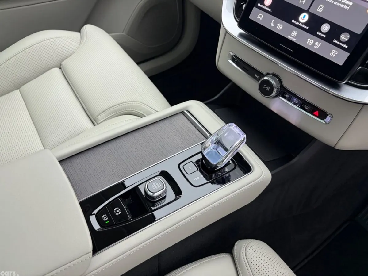 Volvo XC90 Estate, Petrol Plug-in Hybrid, 2026, Black