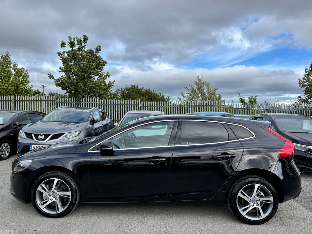 Volvo V40 Hatchback, Diesel, 2015, Black