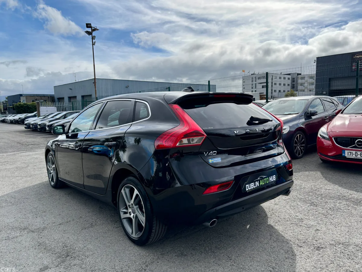 Volvo V40 Hatchback, Diesel, 2015, Black