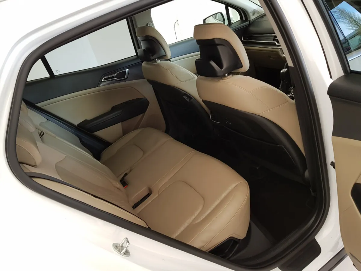 Kia Sportage MPV, Diesel Hybrid, 2023, White