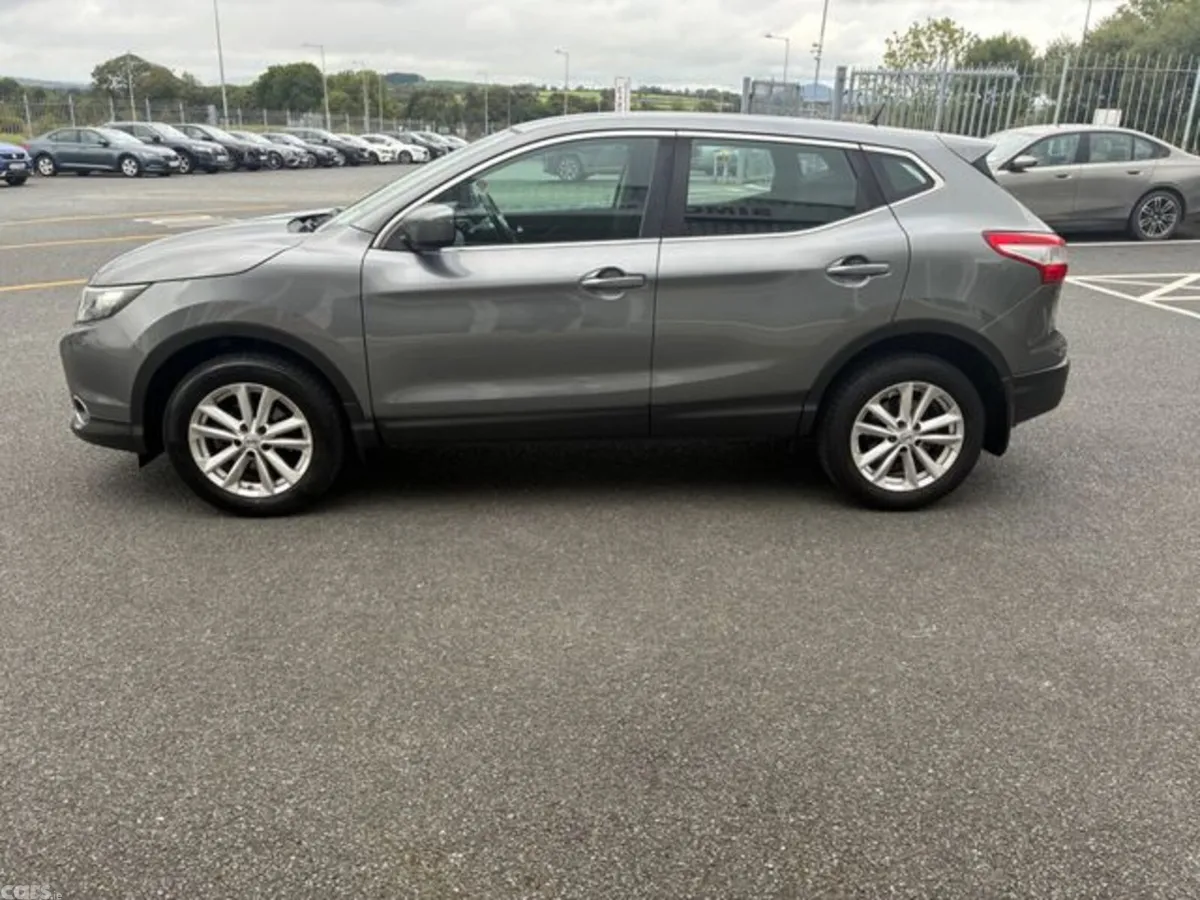 Nissan Qashqai SUV, Diesel, 2015, Grey