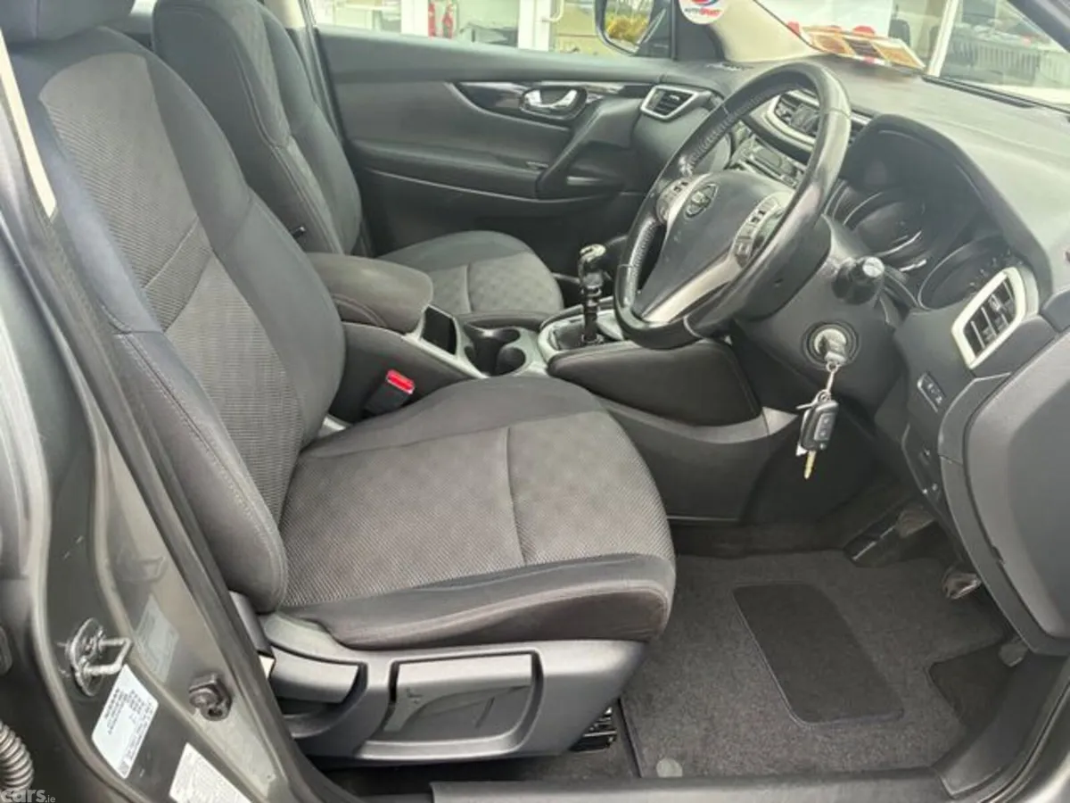 Nissan Qashqai SUV, Diesel, 2015, Grey