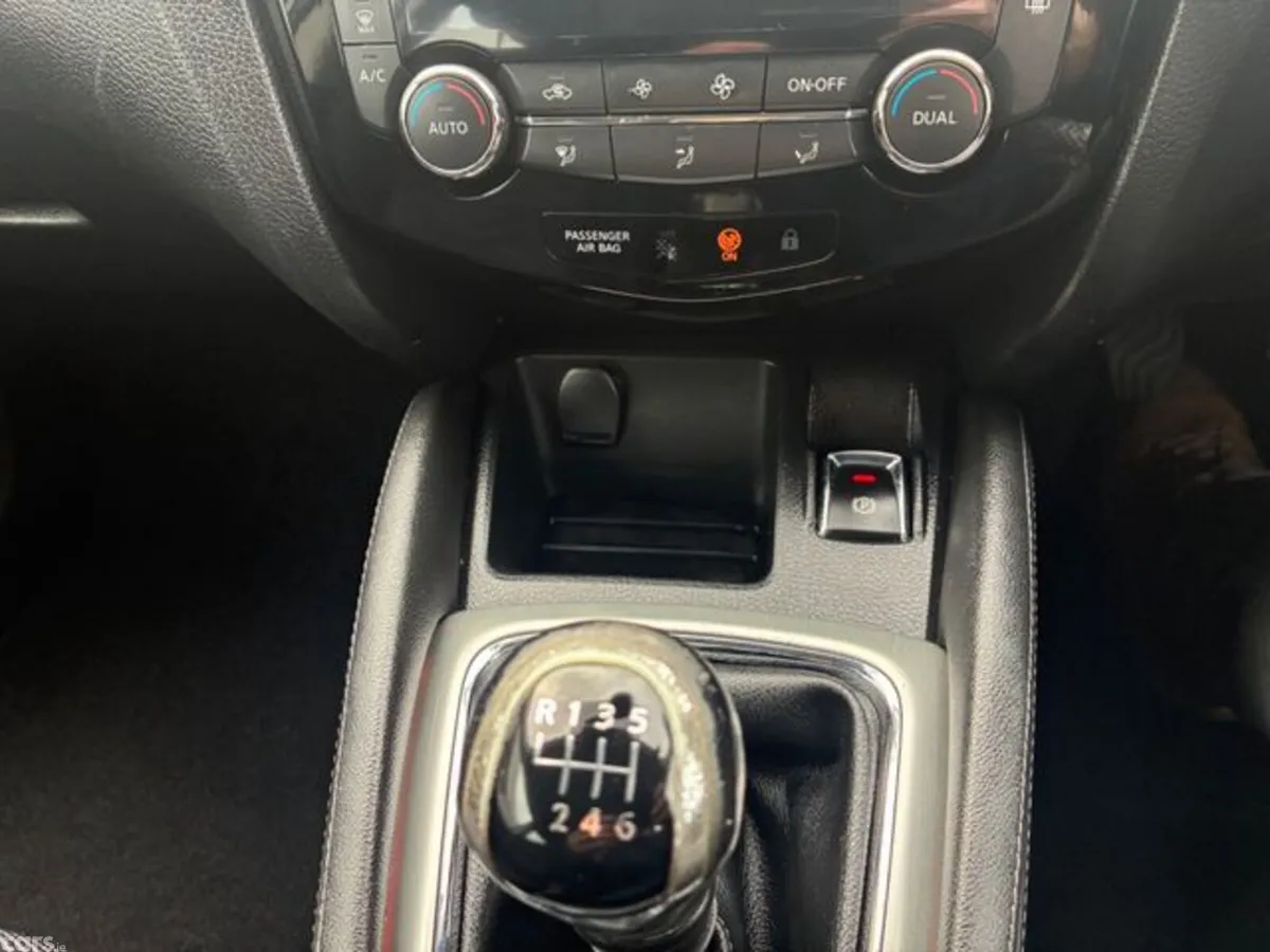 Nissan Qashqai SUV, Diesel, 2015, Grey
