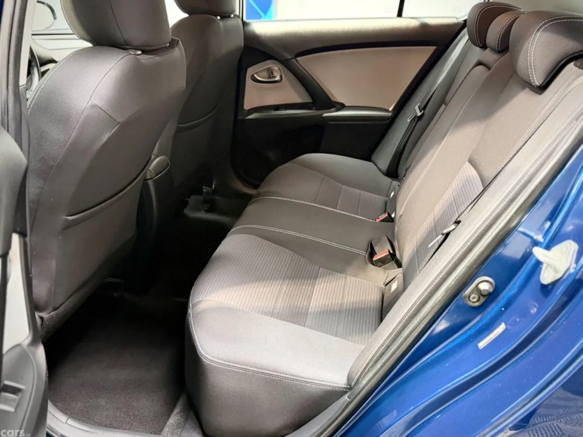 Toyota Avensis Saloon, Diesel, 2018, Blue