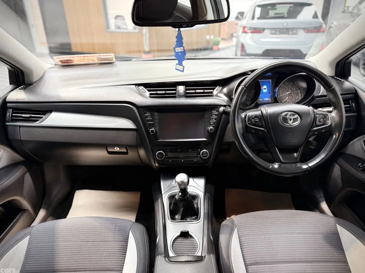 Toyota Avensis Saloon, Diesel, 2018, Blue