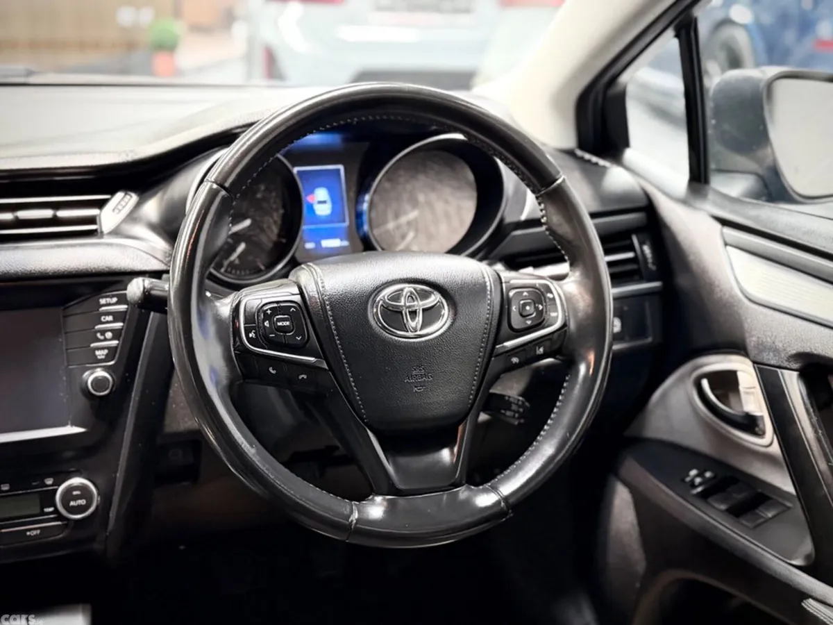 Toyota Avensis Saloon, Diesel, 2018, Blue
