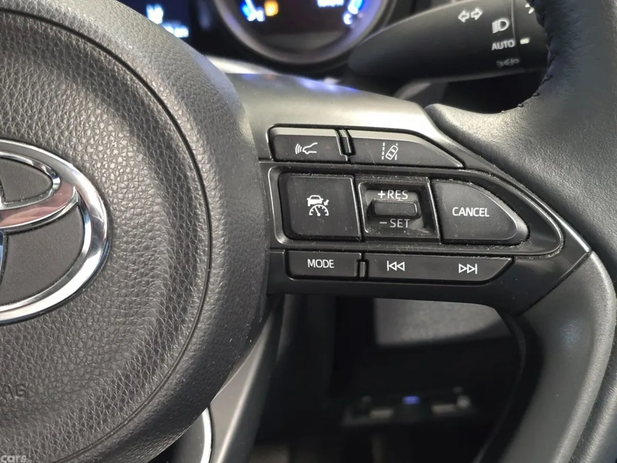 Toyota Yaris Cross SUV, Petrol Hybrid, 2021, Black