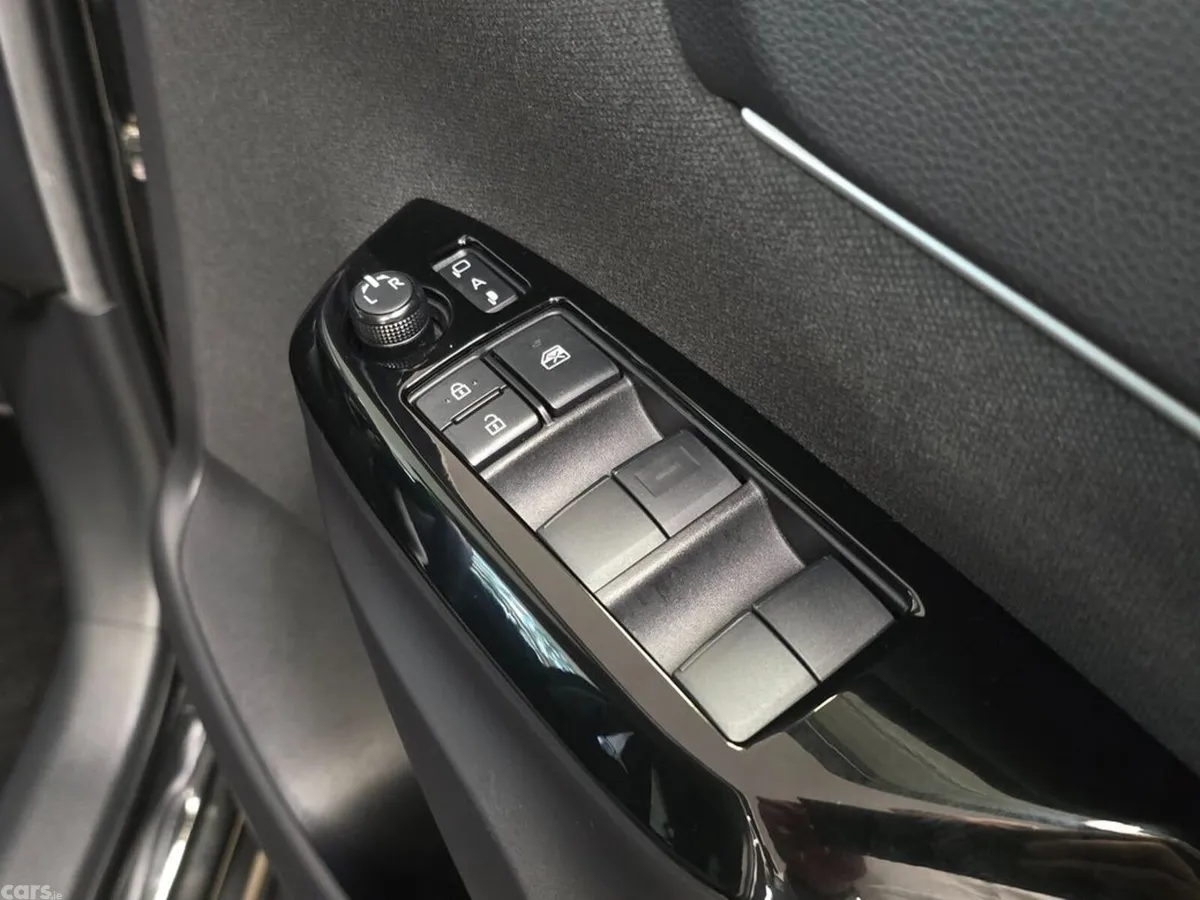 Toyota Yaris Cross SUV, Petrol Hybrid, 2021, Black