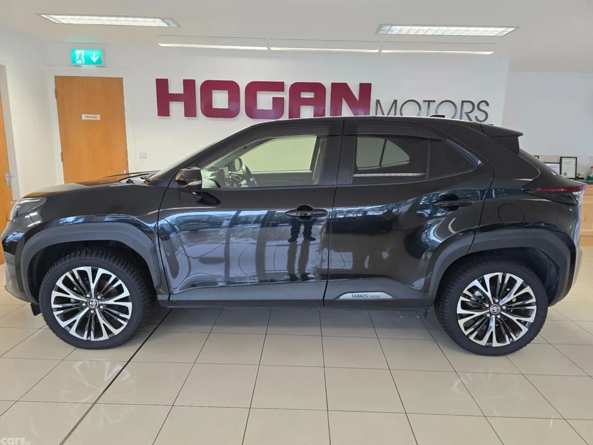 Toyota Yaris Cross SUV, Petrol Hybrid, 2021, Black