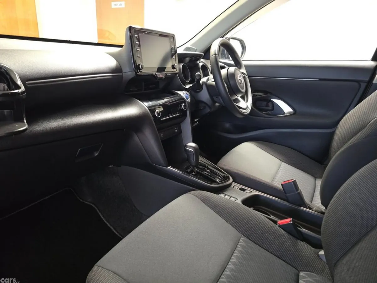 Toyota Yaris Cross SUV, Petrol Hybrid, 2021, Black