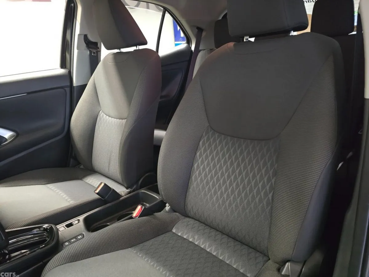 Toyota Yaris Cross SUV, Petrol Hybrid, 2021, Black