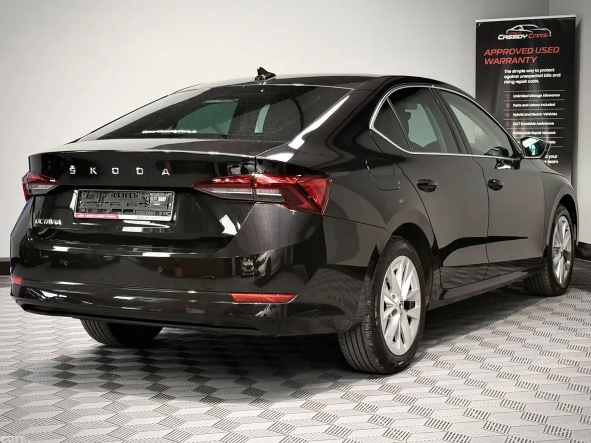 Skoda Octavia Hatchback, Diesel, 2023, Black