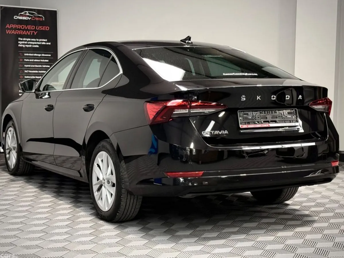 Skoda Octavia Hatchback, Diesel, 2023, Black