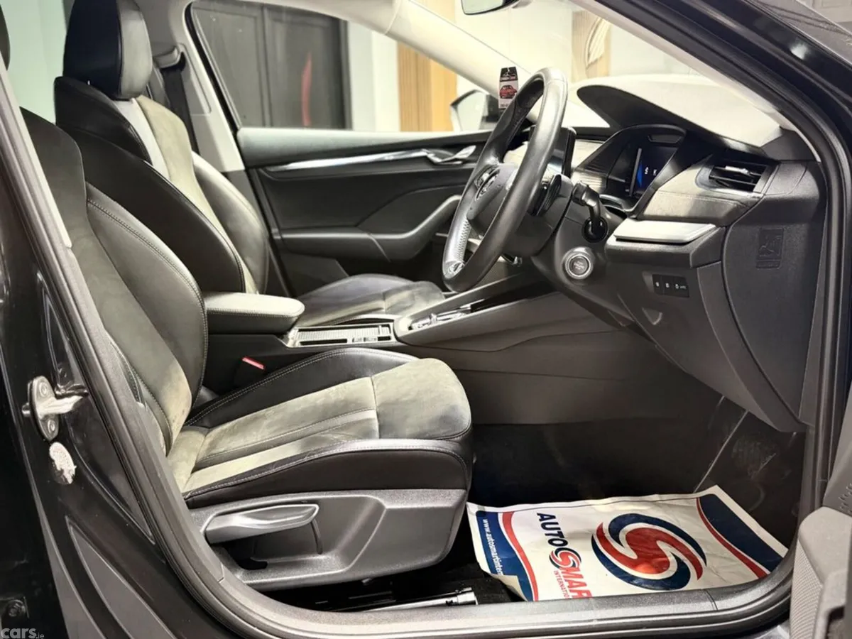 Skoda Octavia Hatchback, Diesel, 2023, Black