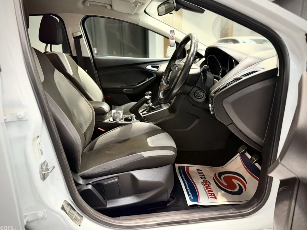 Ford Focus Hatchback, Petrol, 2013, White