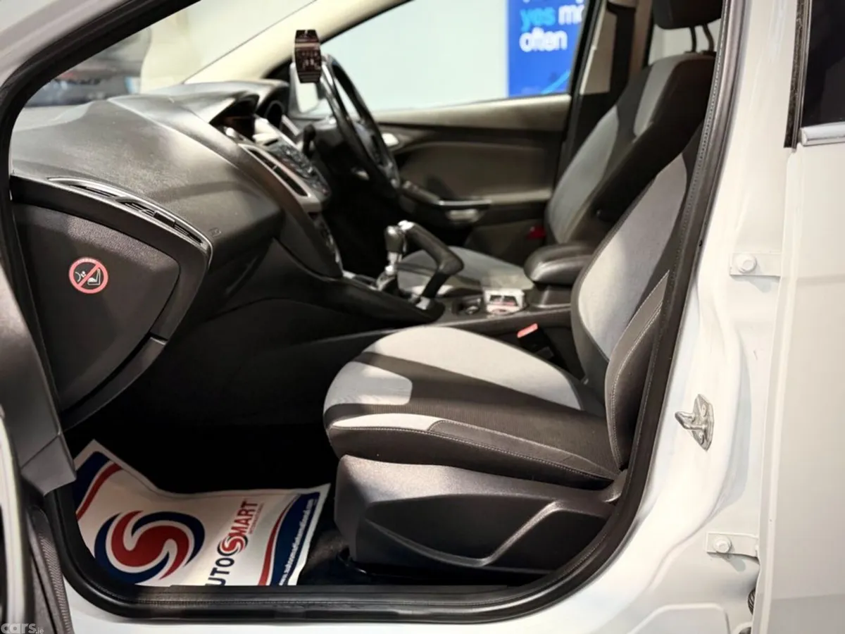 Ford Focus Hatchback, Petrol, 2013, White