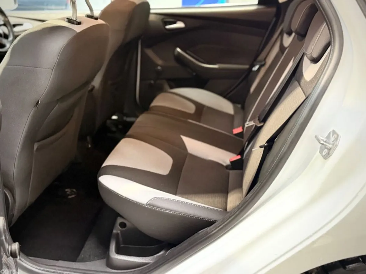 Ford Focus Hatchback, Petrol, 2013, White