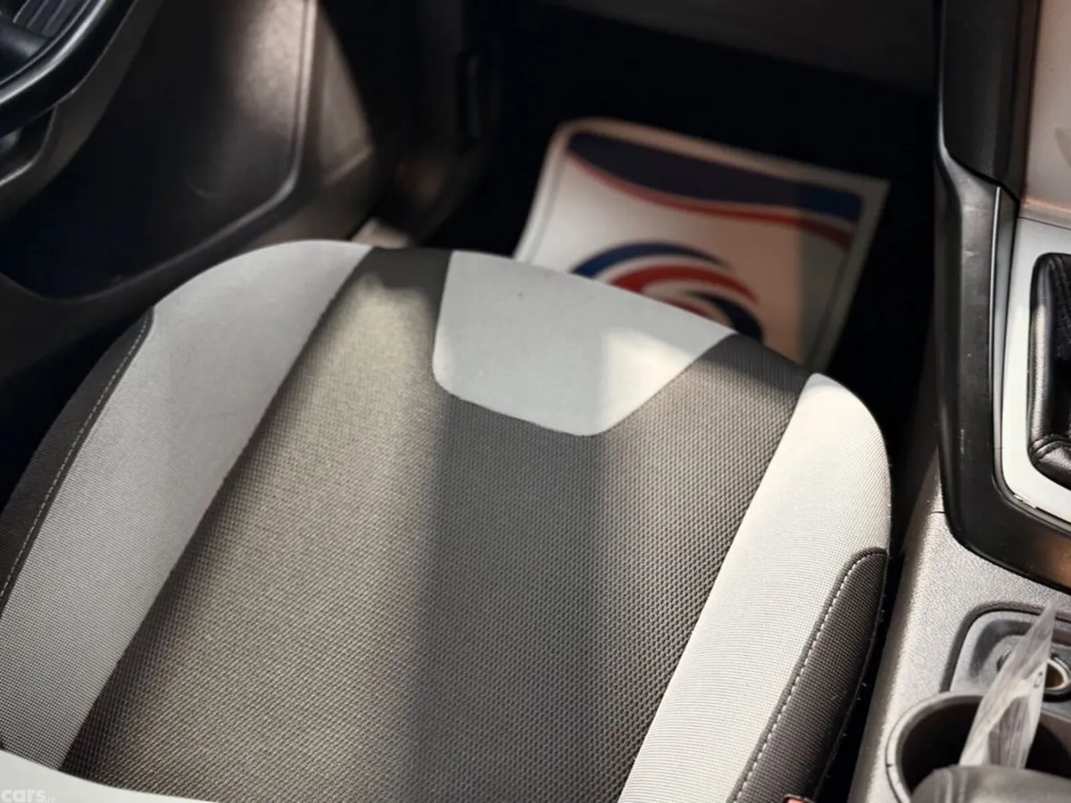 Ford Focus Hatchback, Petrol, 2013, White