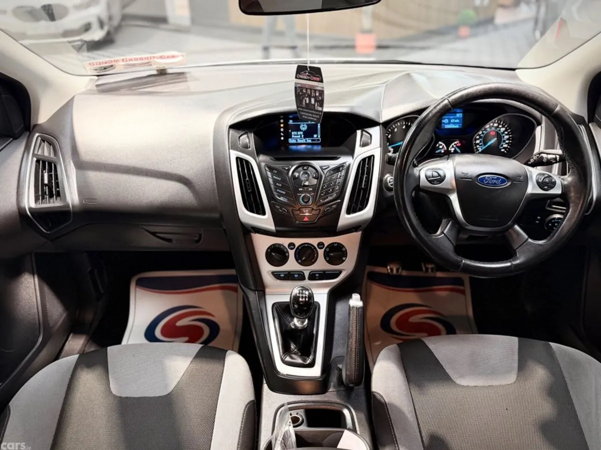 Ford Focus Hatchback, Petrol, 2013, White