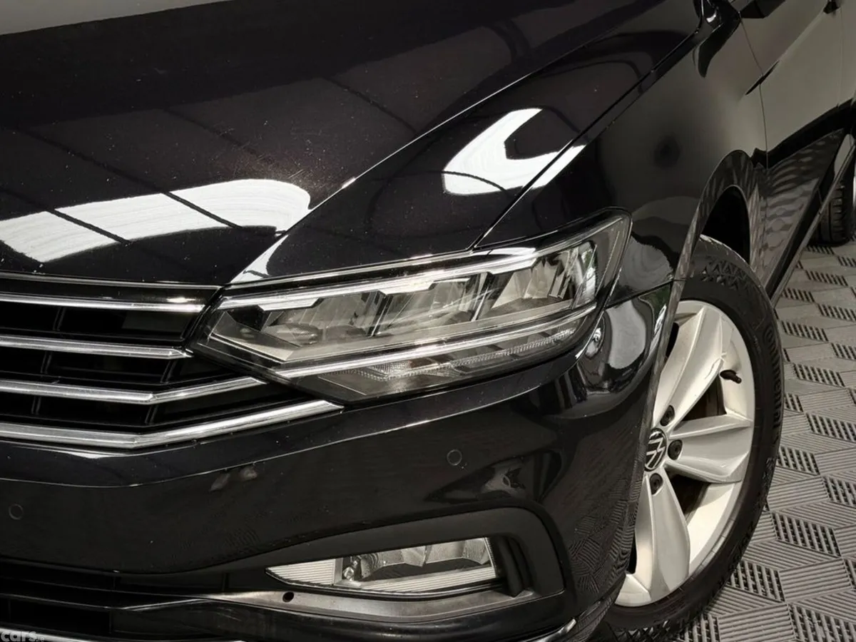 Volkswagen Passat Saloon, Diesel, 2022, Black