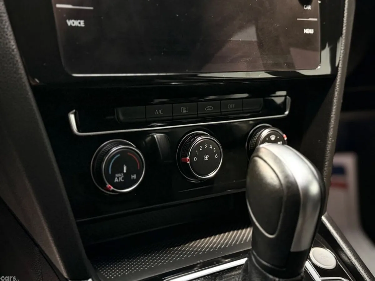 Volkswagen Passat Saloon, Diesel, 2022, Black