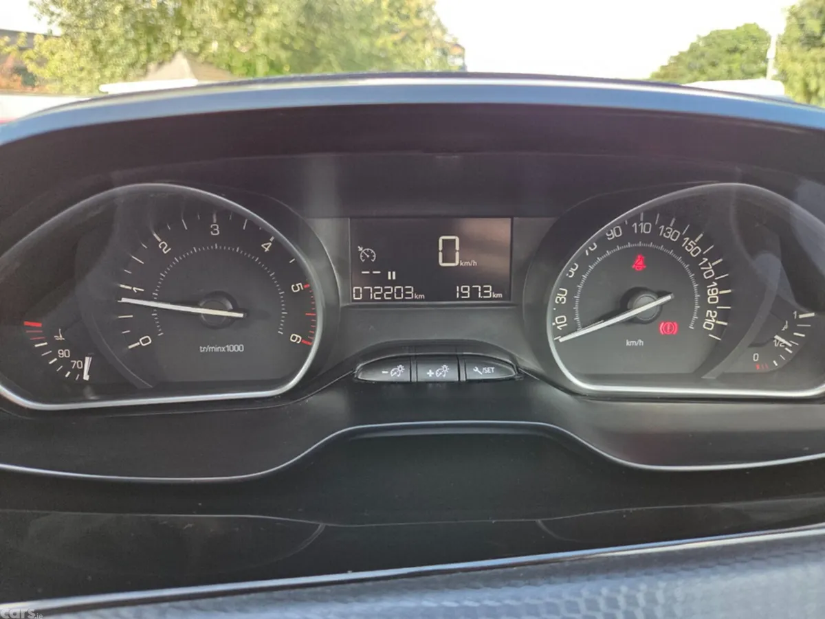 Peugeot 2008 Estate, Diesel, 2020, Grey