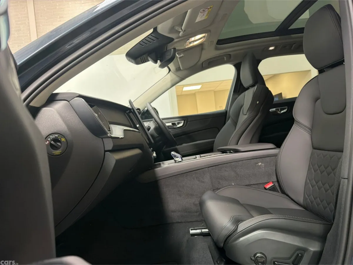 Volvo XC60 SUV, Petrol Plug-in Hybrid, 2026, Blue